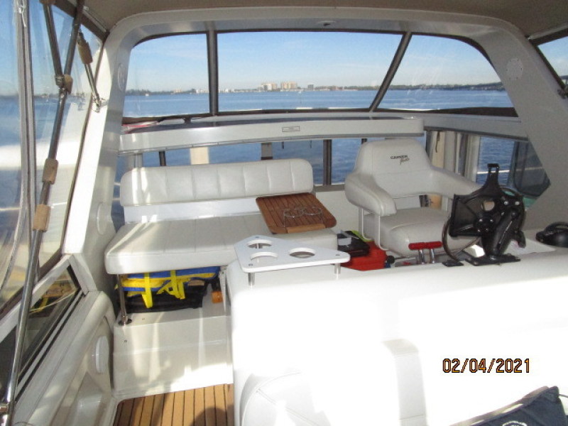 44' Carver flybridge aft