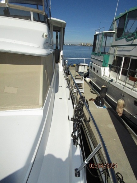 44' Carver port side deck2