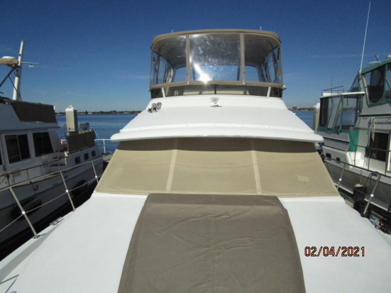 44' Carver foredeck aft