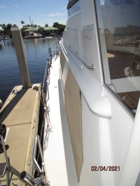 44' Carver port side deck1