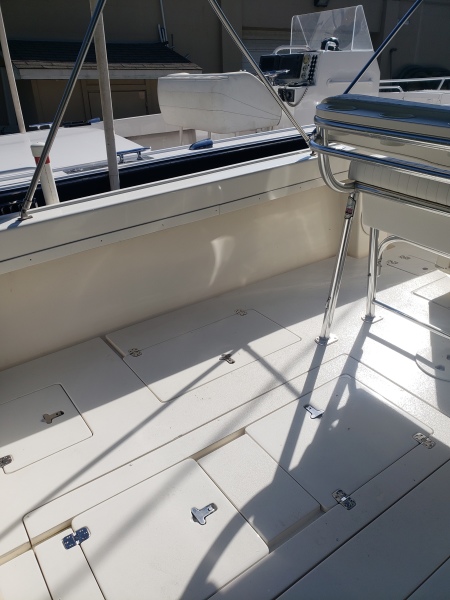 2004 Intrepid Center Console