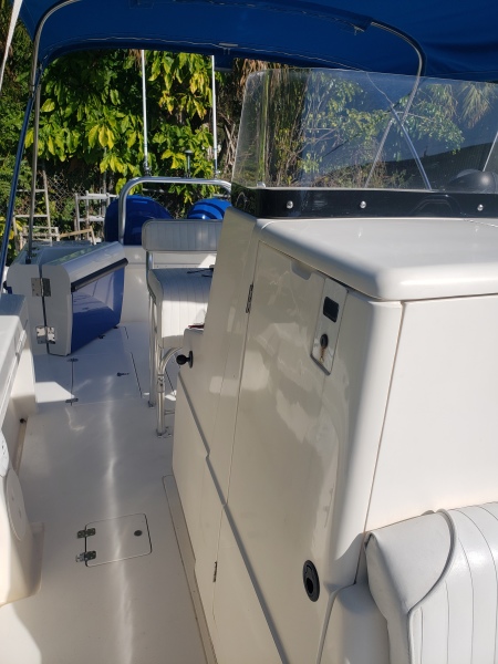 2004 Intrepid Center Console