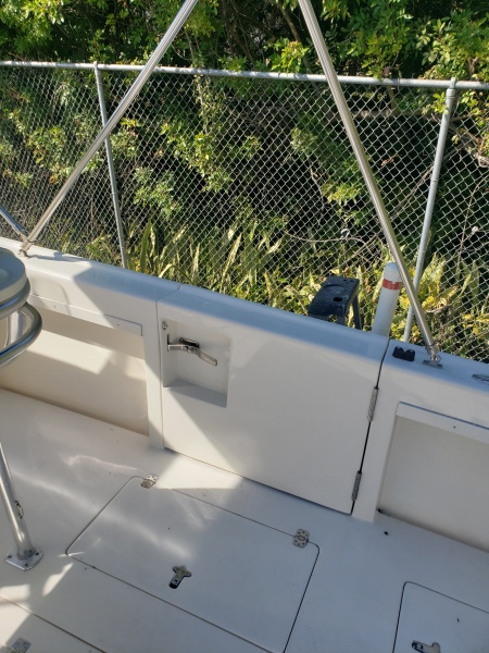 2004 Intrepid Center Console