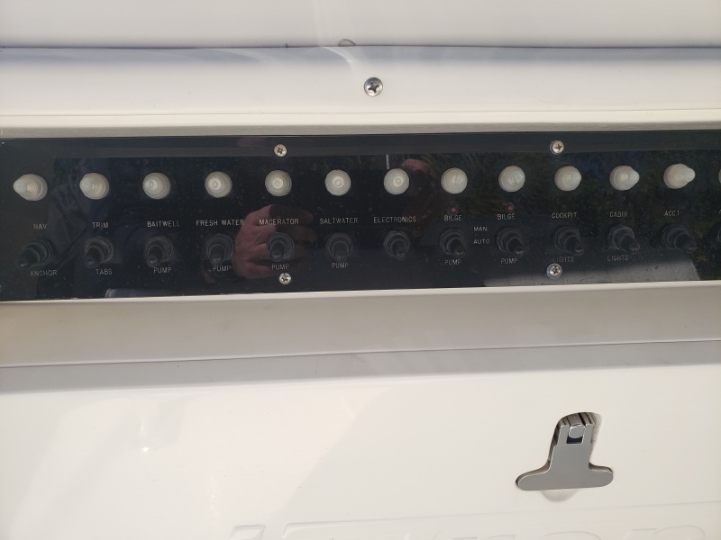 2004 Intrepid Center Console