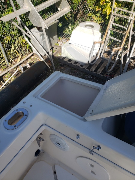 2004 Intrepid Center Console