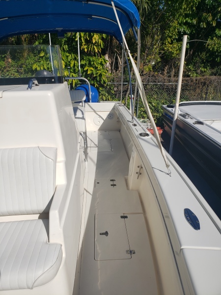 2004 Intrepid Center Console