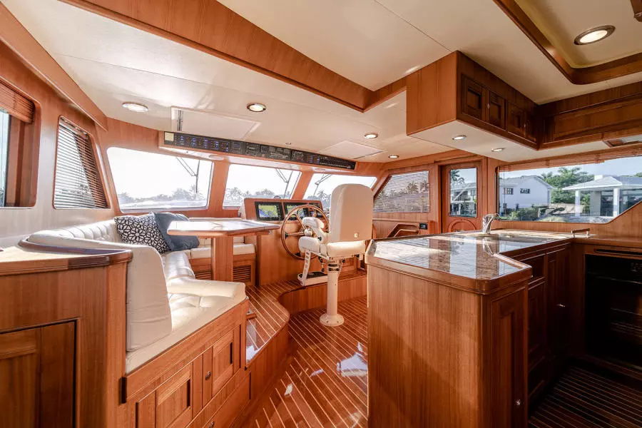 Galley - Dinette - Helm