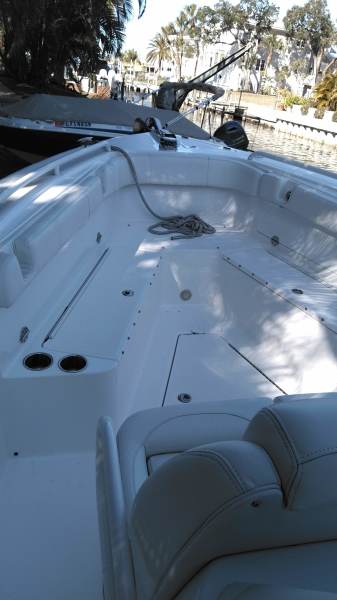 29' 2016 Everglades 290 CC