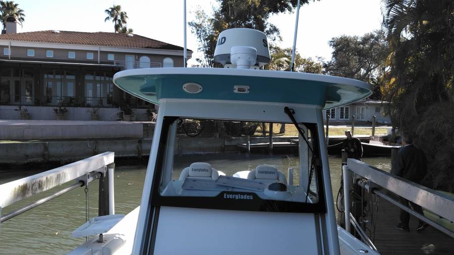 29' 2016 Everglades 290 CC