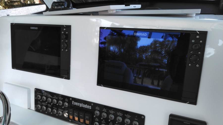 29' 2016 Everglades 290 CC