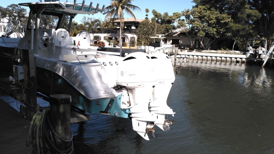 29' 2016 Everglades 290 CC