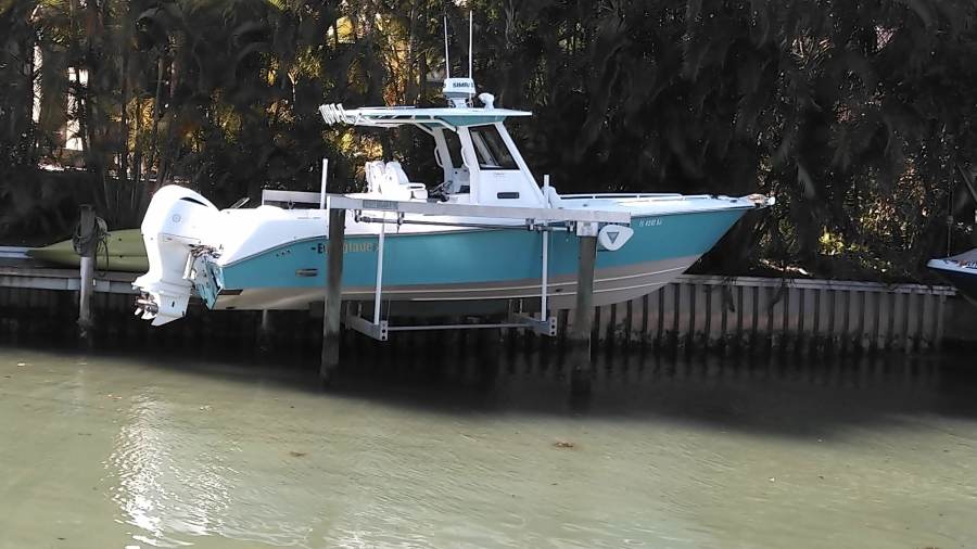 29' 2016 Everglades 290 CC