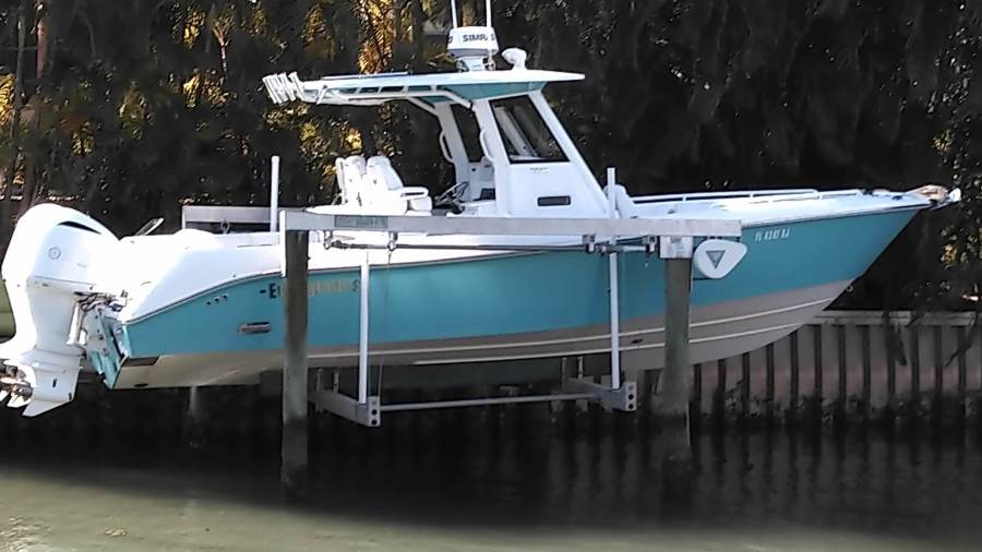 29' 2016 Everglades 290 CC