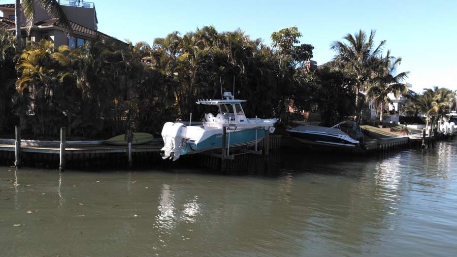 29' 2016 Everglades 290 CC