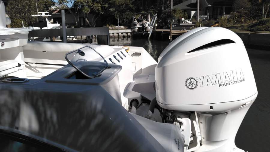 29' 2016 Everglades 290 CC