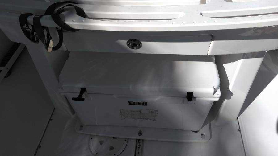 29' 2016 Everglades 290 CC