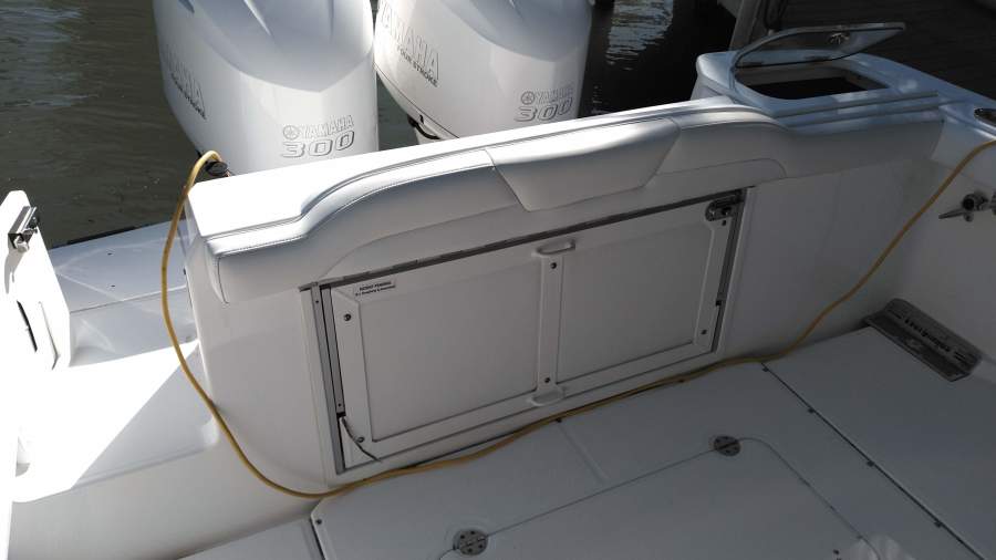 29' 2016 Everglades 290 CC