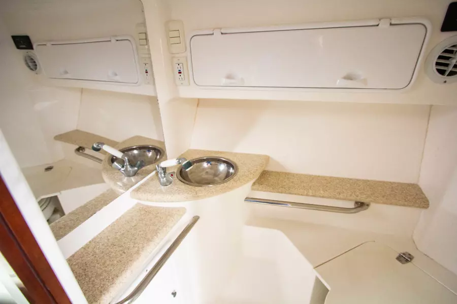 2005 Fountain 38 LX 63