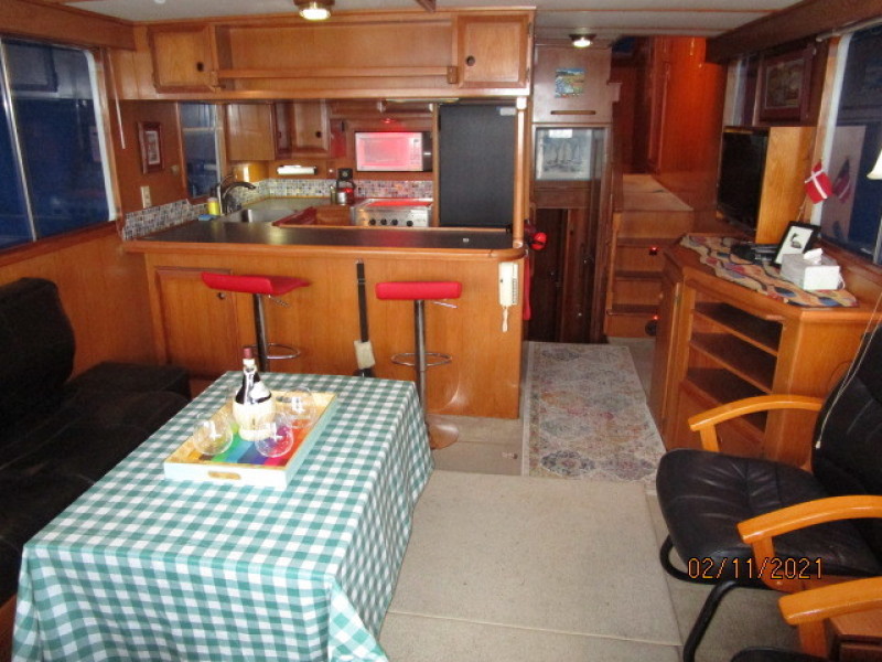 49' DeFever salon forward