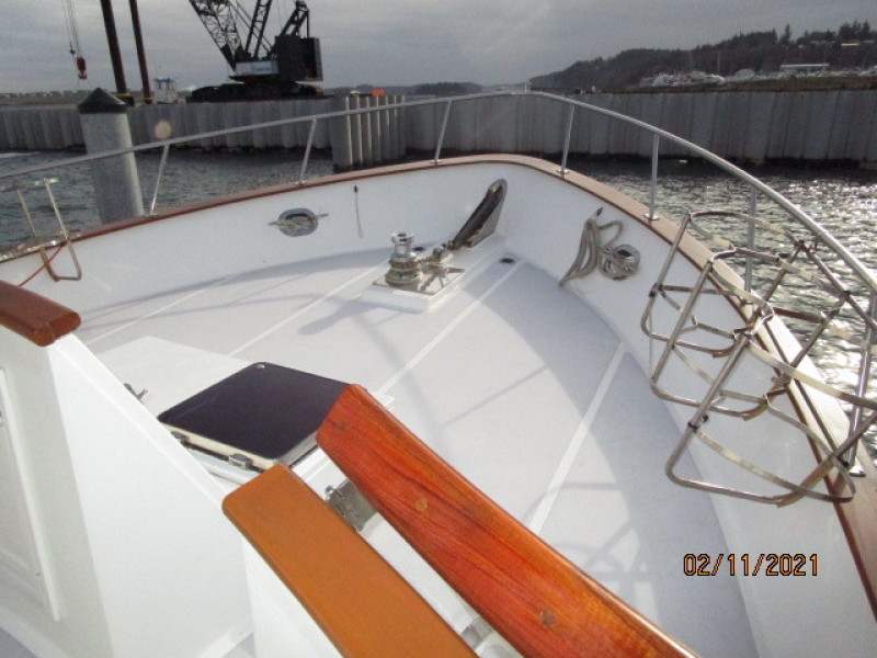49' DeFever foredeck2