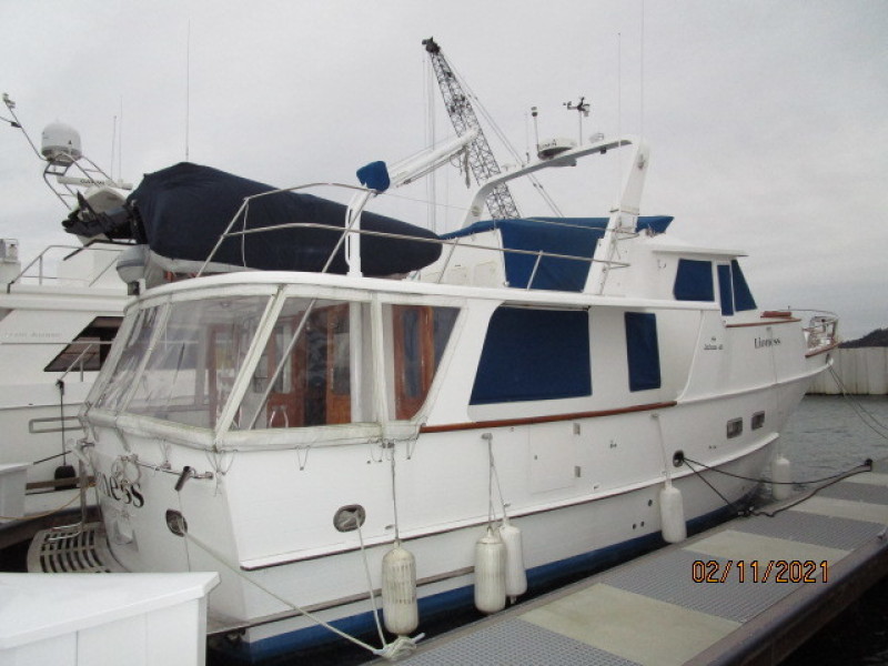 49' DeFever starboard aft profile