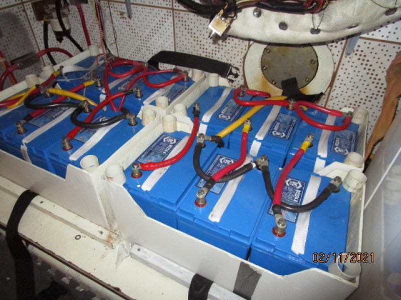 49' DeFever house battery bank