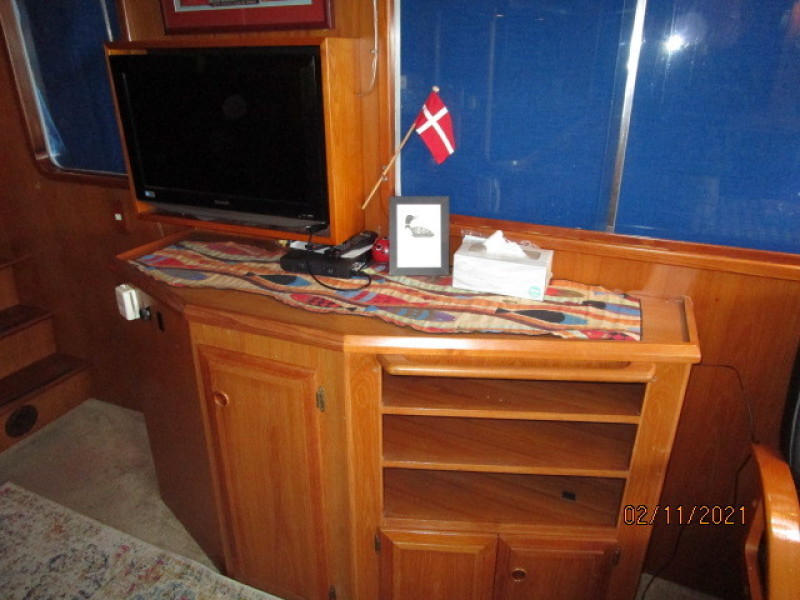 49' DeFever salon starboard forward