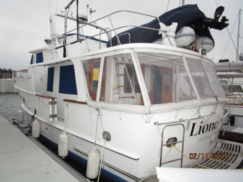 49' DeFever port aft profile