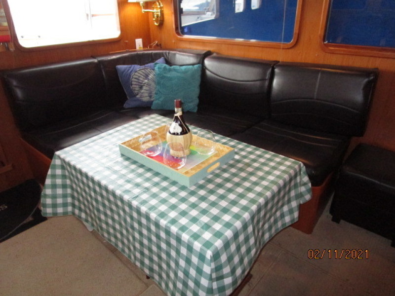49' DeFever salon port seating