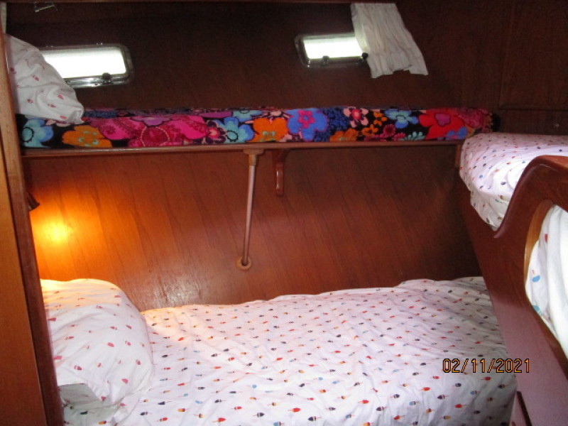 49' DeFever guest stateroom port
