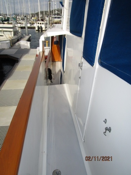 49' DeFever starboard side deck