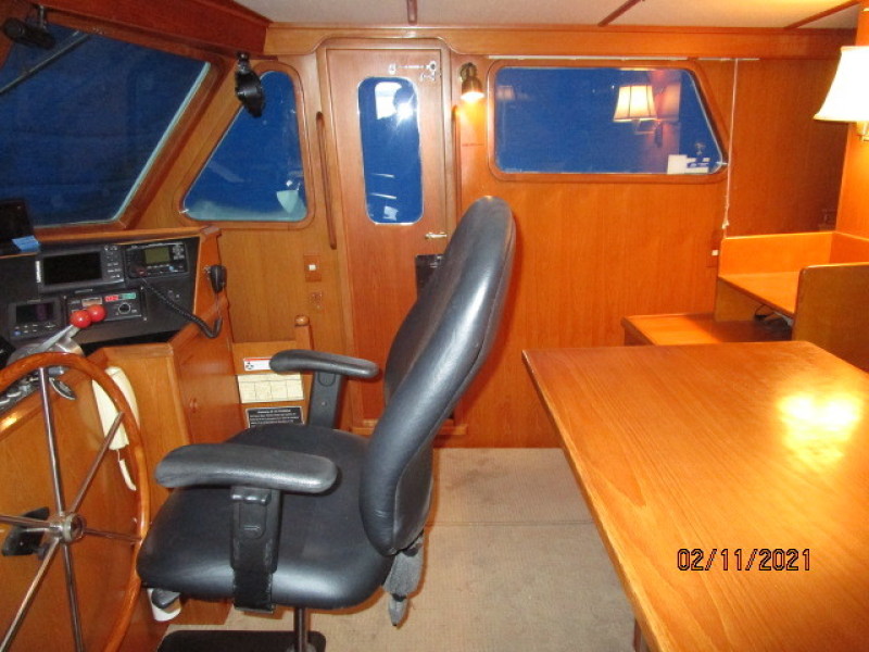 49' DeFever pilothouse starboard