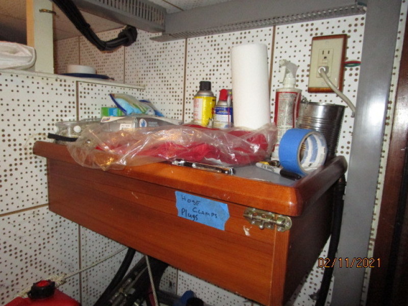 49' DeFever engine room work bench