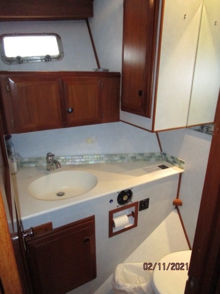 49' DeFever guest head