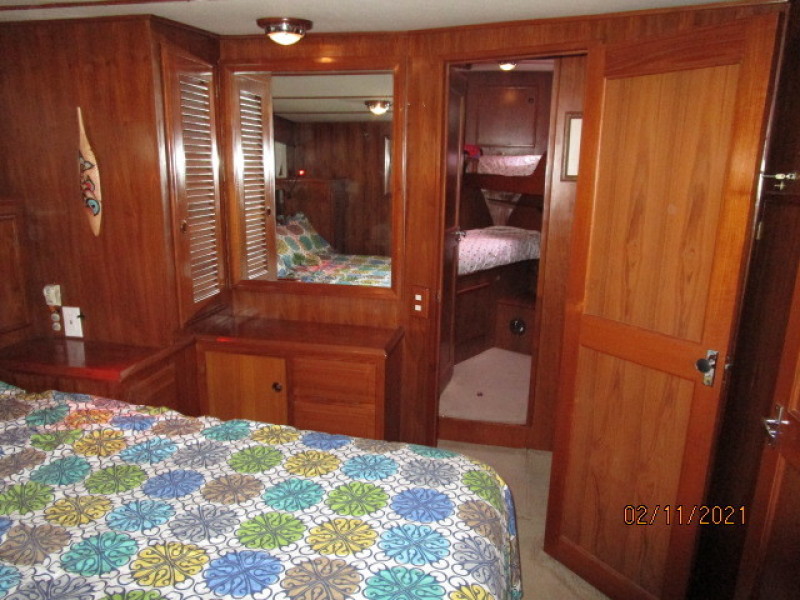 49' DeFever master stateroom forward