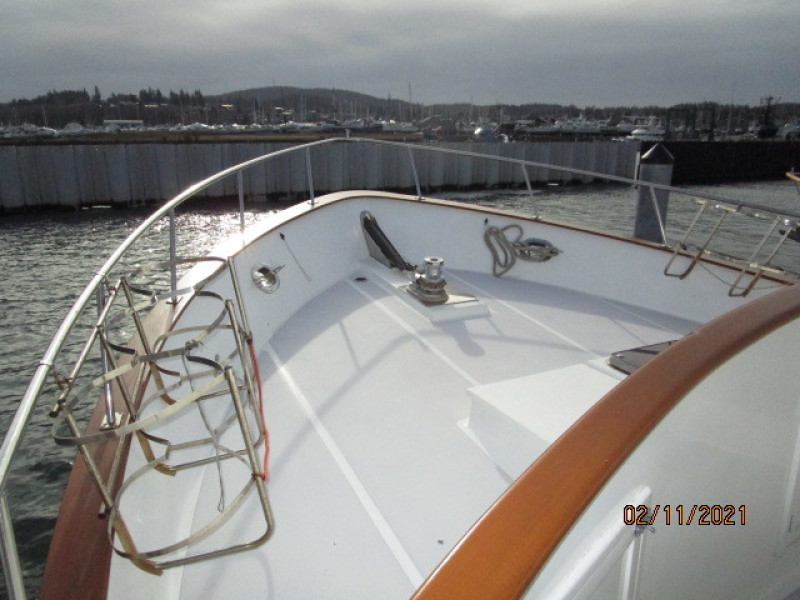 49' DeFever foredeck1