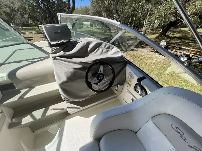 2011 Sea Ray 240 Sundancer