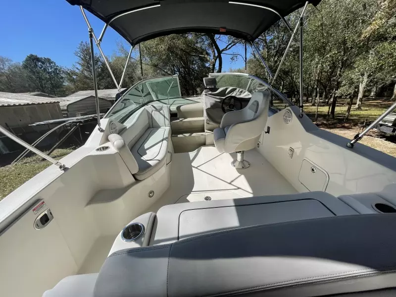 2011 Sea Ray 240 Sundancer