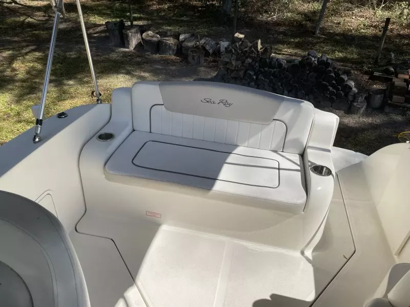 2011 Sea Ray 240 Sundancer