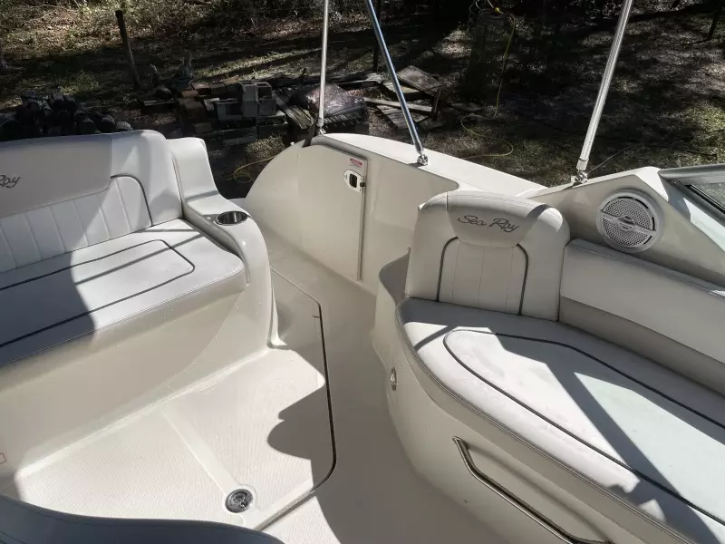 2011 Sea Ray 240 Sundancer