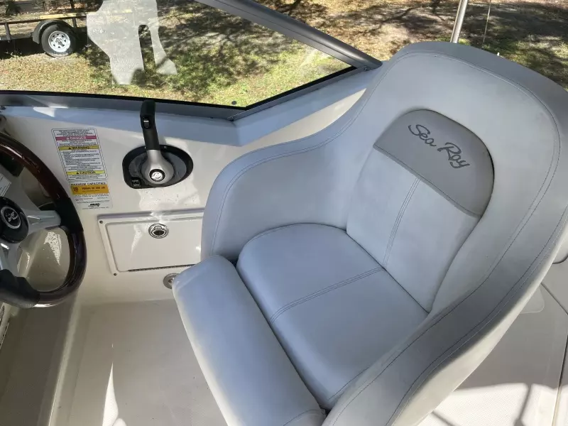 2011 Sea Ray 240 Sundancer