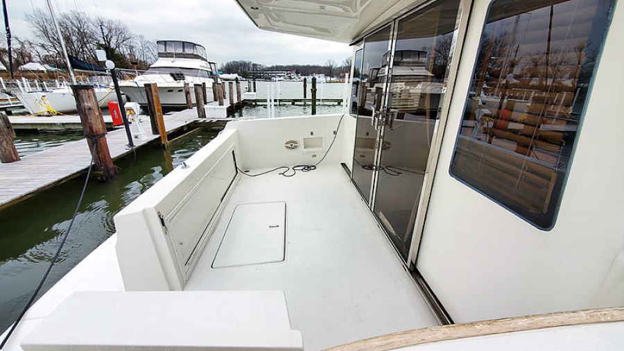 2006 Navigator 5300 Extended Deckhouse