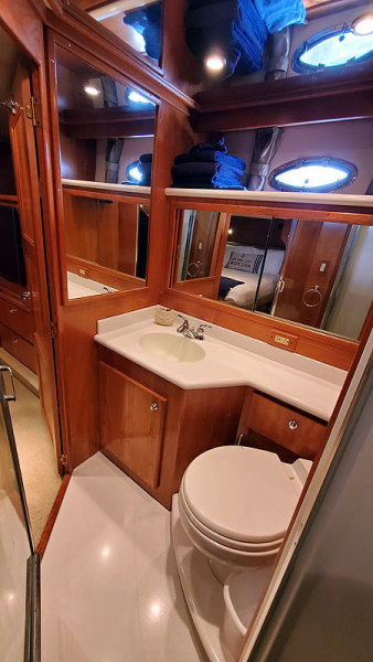 2006 Navigator 5300 Extended Deckhouse