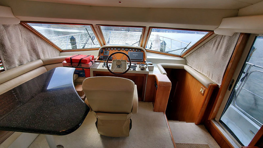 2006 Navigator 5300 Extended Deckhouse