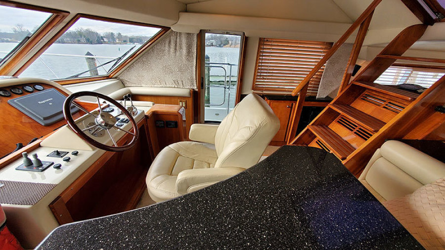 2006 Navigator 5300 Extended Deckhouse