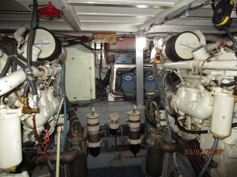 48' Hatteras engine room