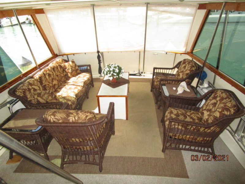 48' Hatteras sundeck aft