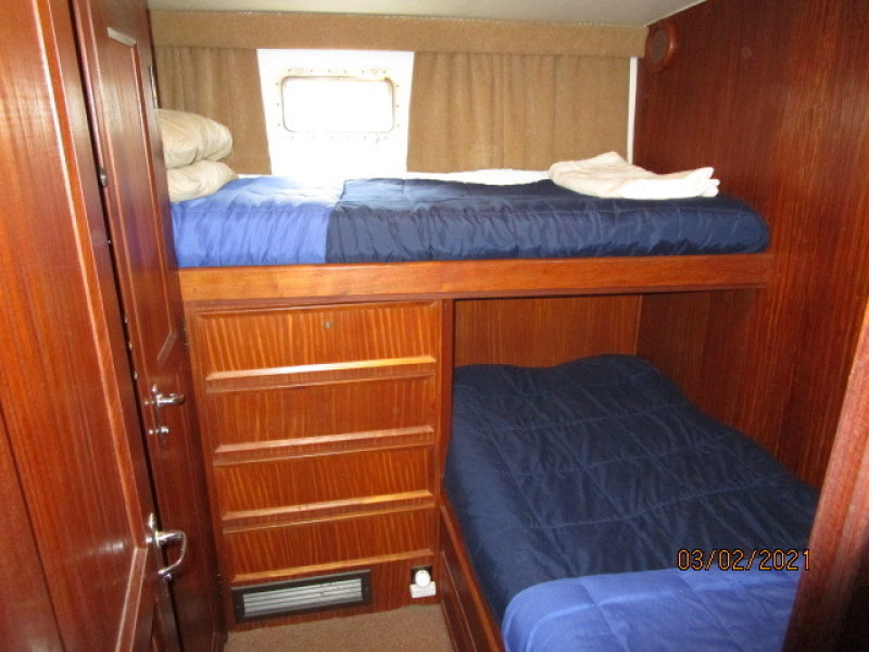 48' Hatteras port guest stateroom