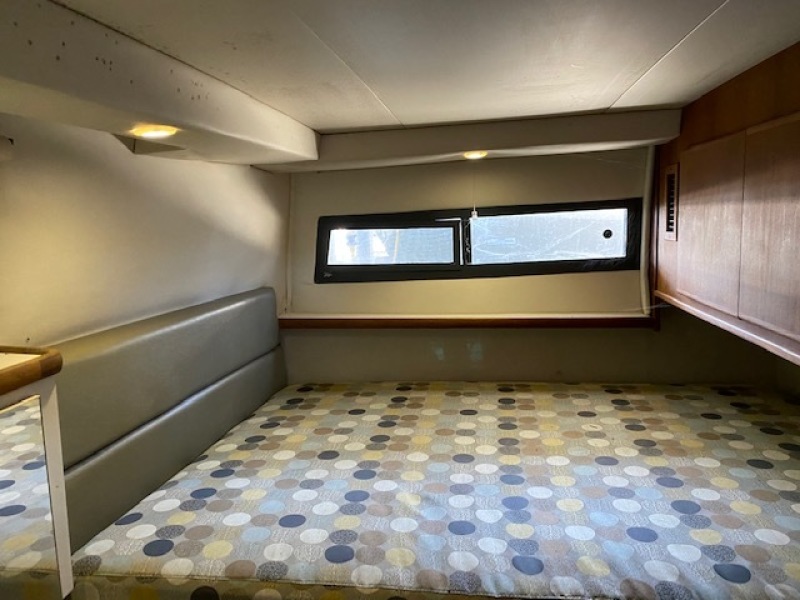 1994 Carver 300 Aft Cabin