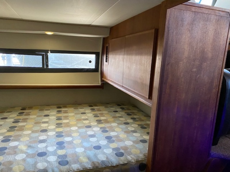 1994 Carver 300 Aft Cabin